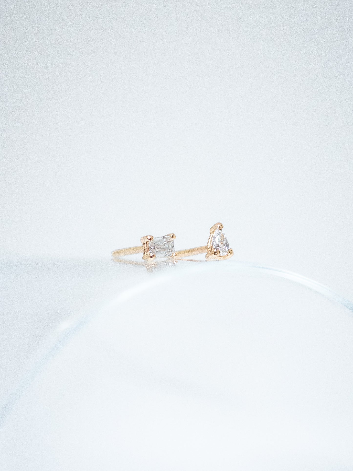 18K RADIANT DIAMOND STUD