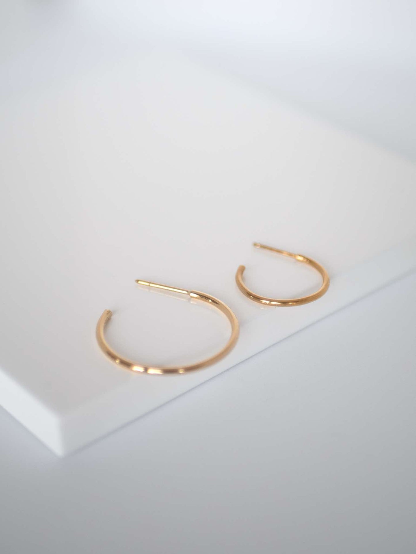 18K GOLDEN HOOPS