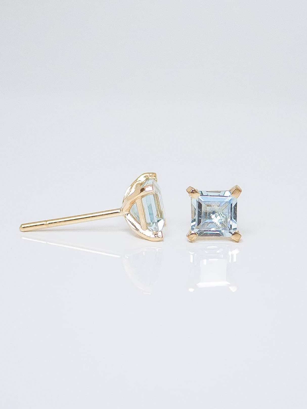 18K HIGH CLARITY AQUAMARINE STUDS