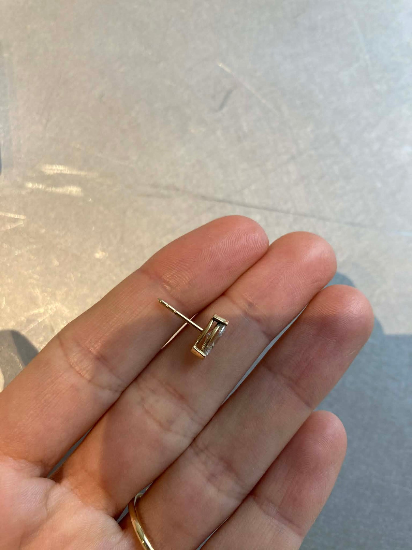 18K MARQUISE DIAMOND STUD