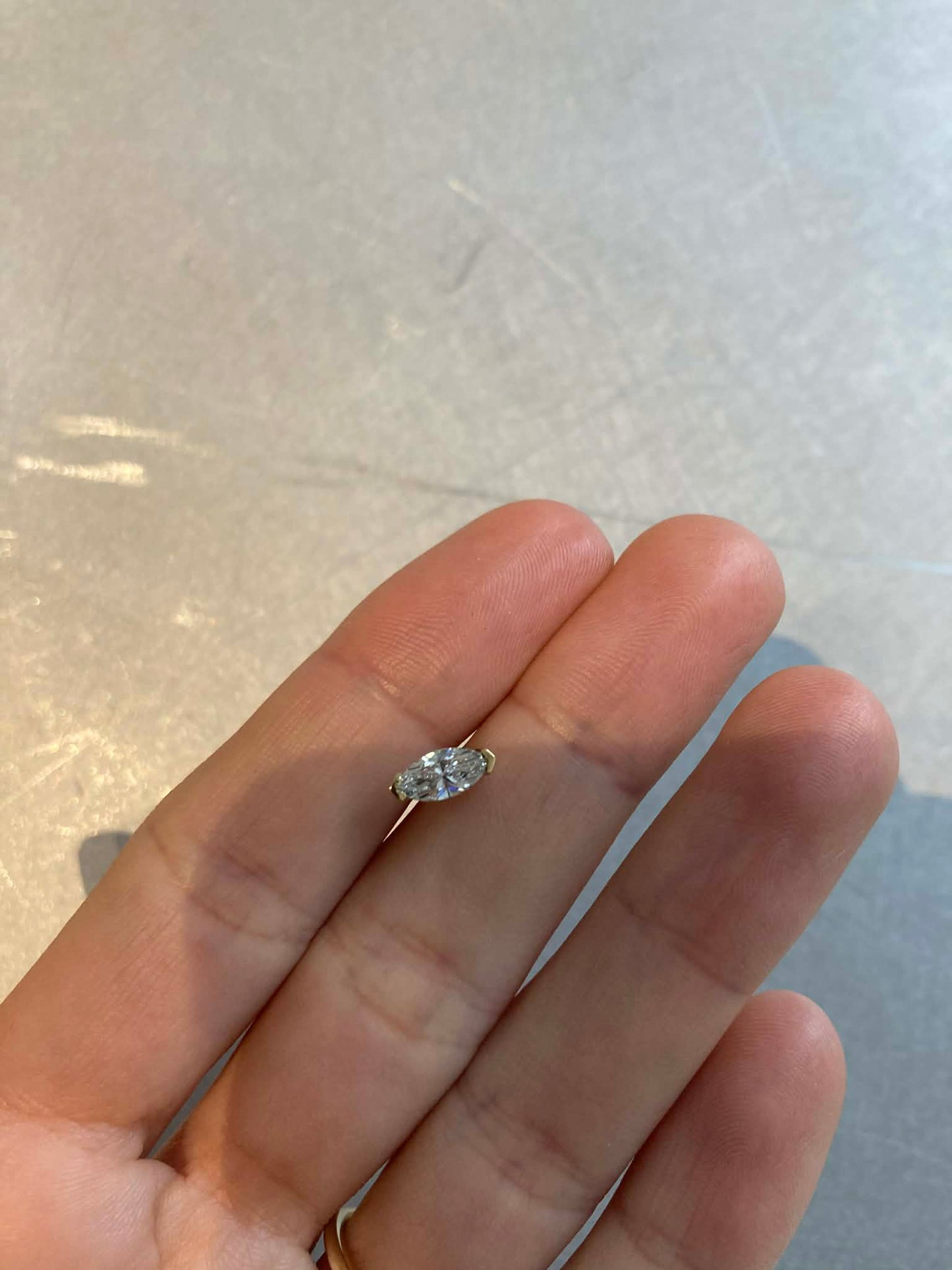 18K MARQUISE DIAMOND STUD