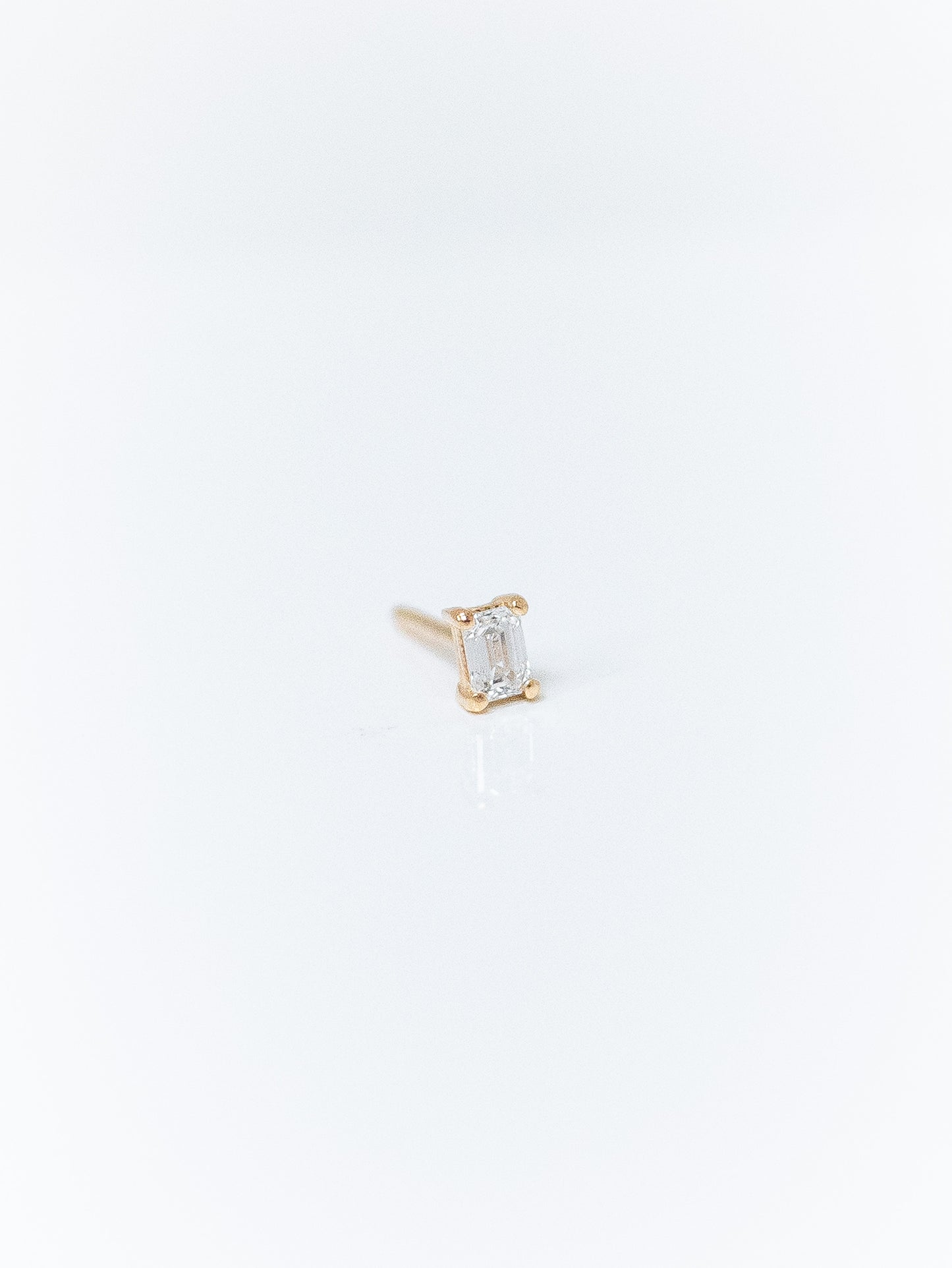 18K RADIANT DIAMOND STUD