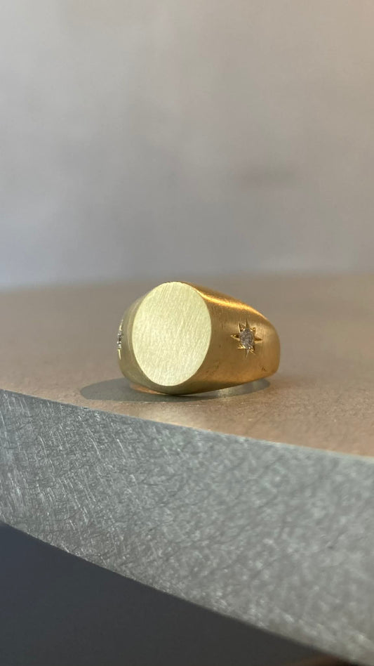 18K STAR SET DIAMOND SIGNET RING