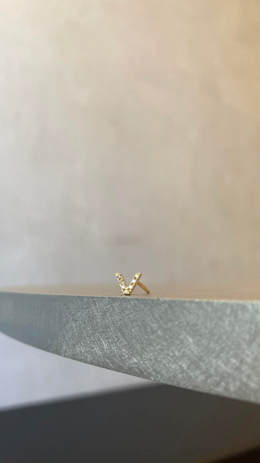 18K INITIAL DIAMOND EARSTUD